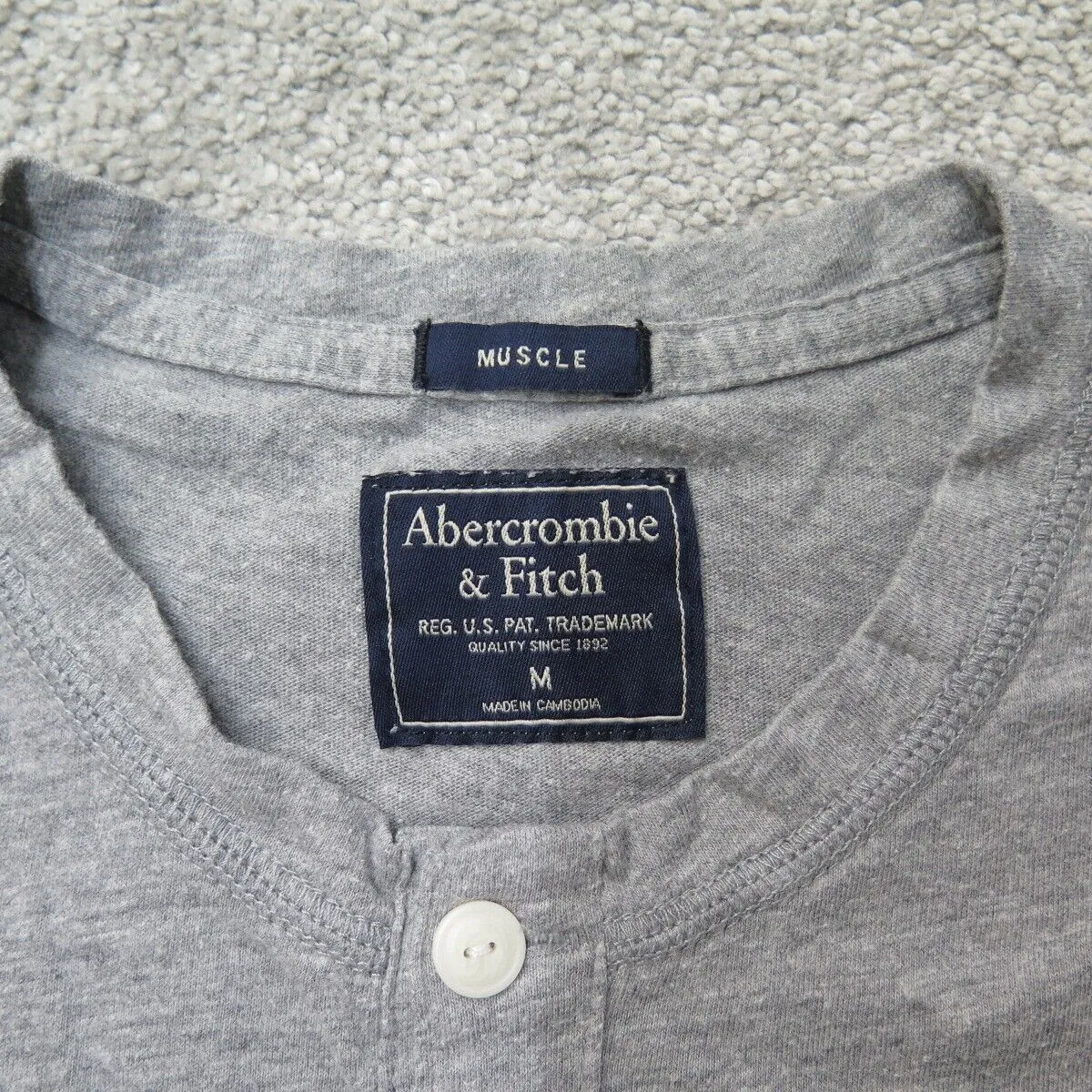 Abercrombie & Fitch Shirt Mens Medium Gray Henley Neck Tee Short Sleeve Outdoor