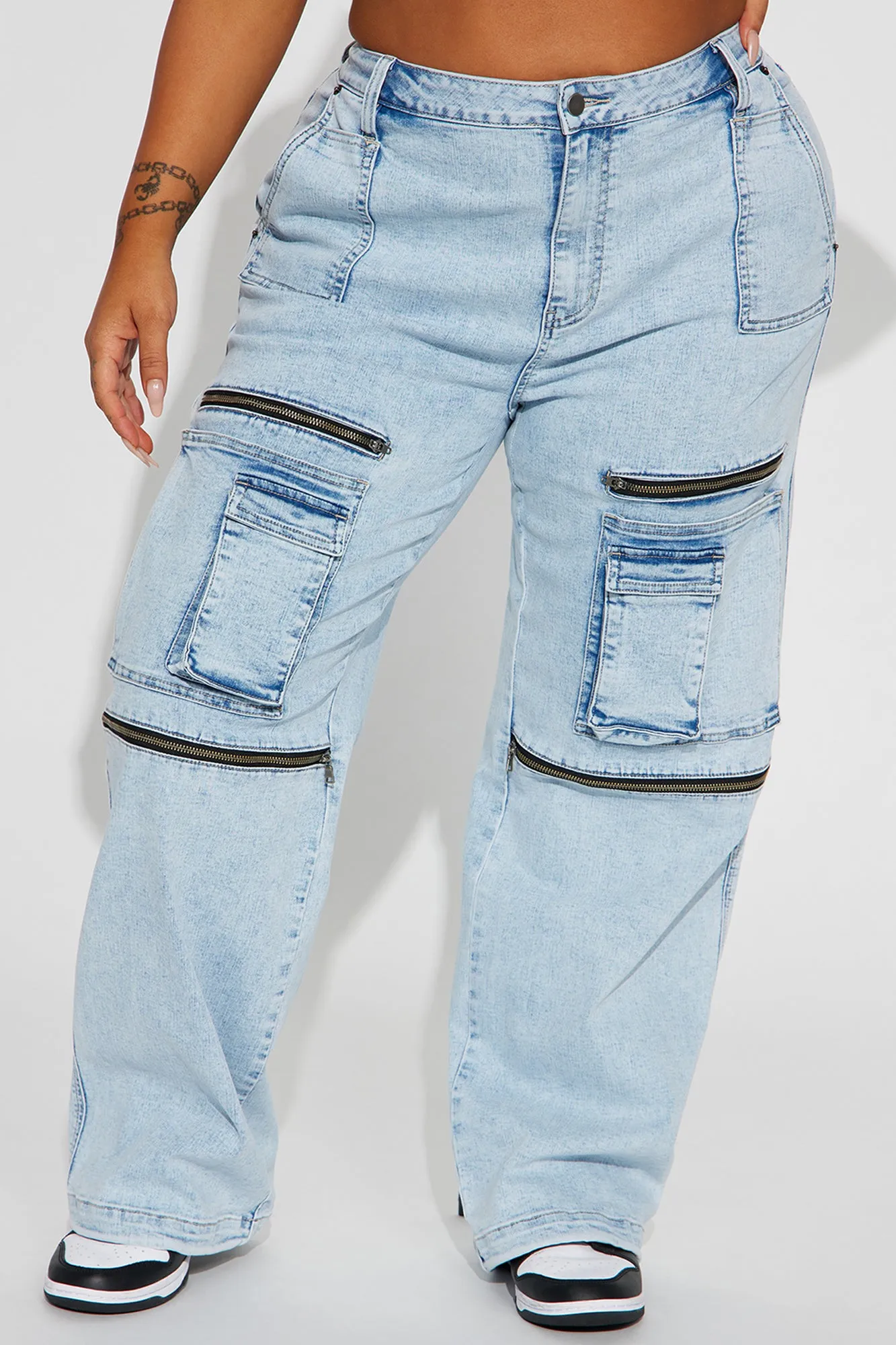 Back In The Day Cargo Jeans - Light Wash