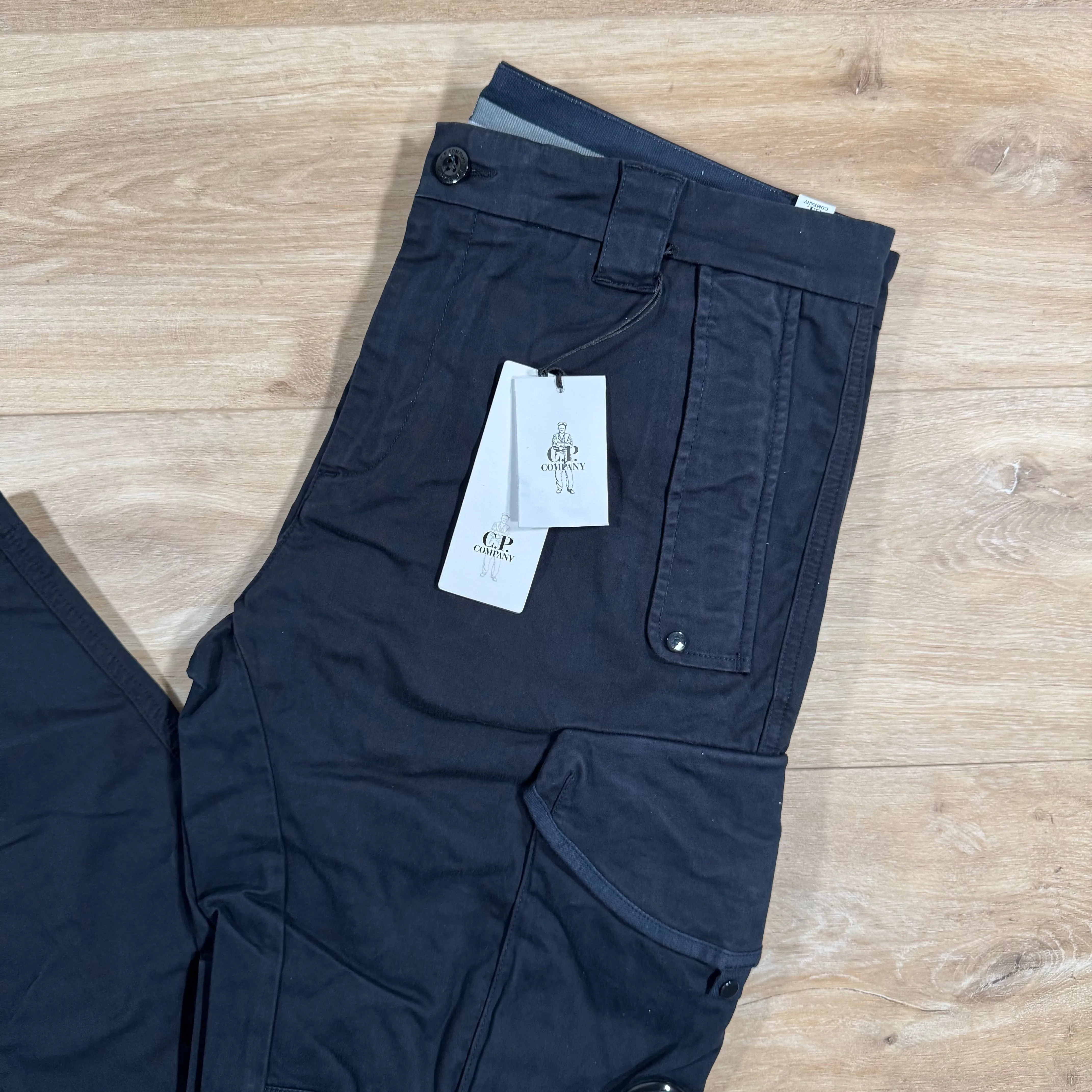 C.P. Company Stretch Sateen Ergonomic Lens Cargo Pants in Navy